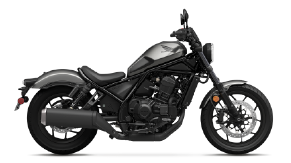 Un angle latéral à droite Honda Rebel 500 dans un cadre en studio