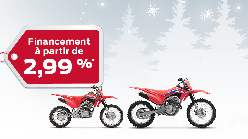Deux vélos de piste CRF sur fond d'hiver avec des flocons de neige, avec une étiquette de cadeau rouge annonçant un taux d'intérêt de 2,99%